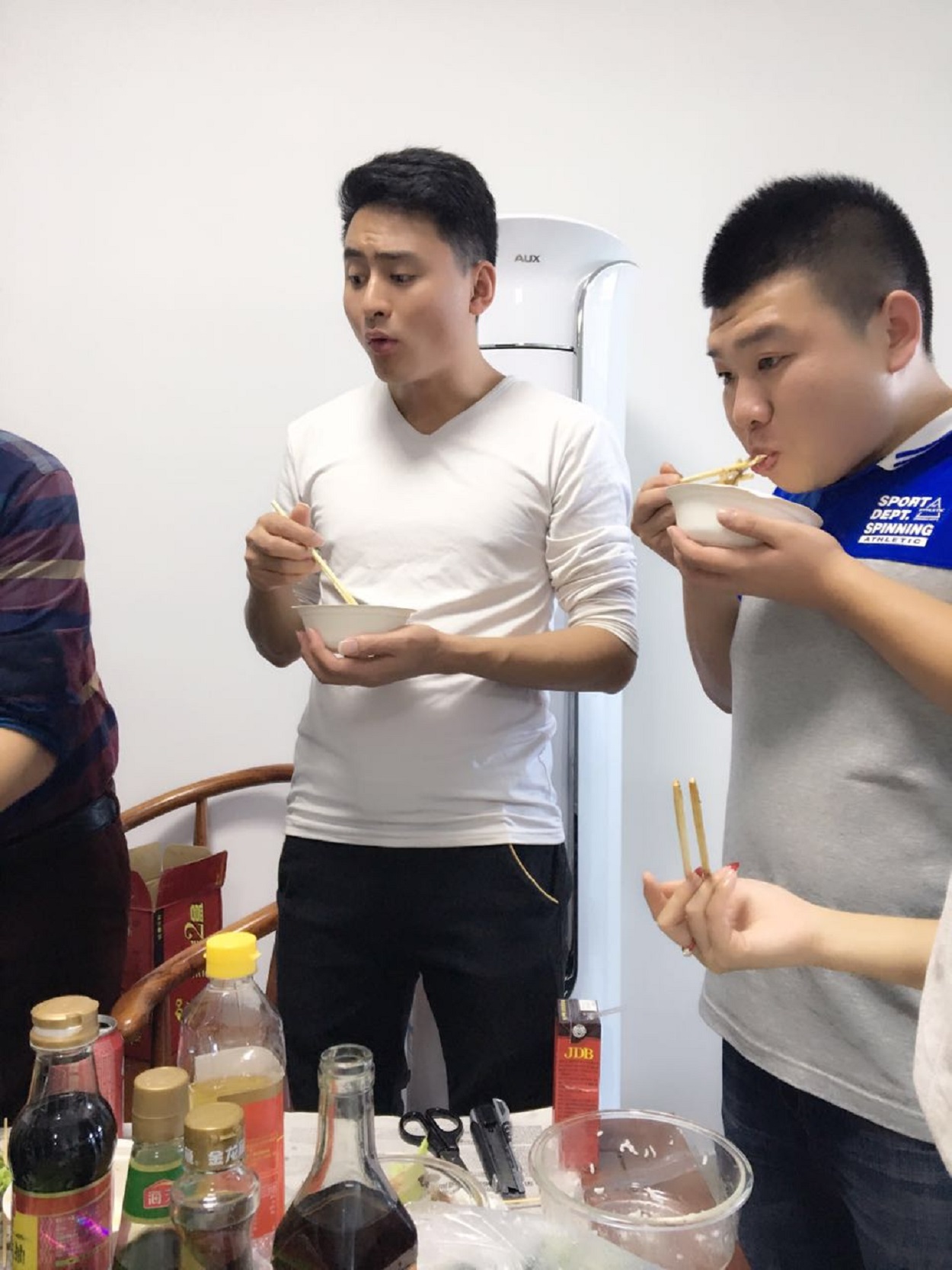 時(shí)運(yùn)電子員工自助燒烤大餐，生活多姿多彩