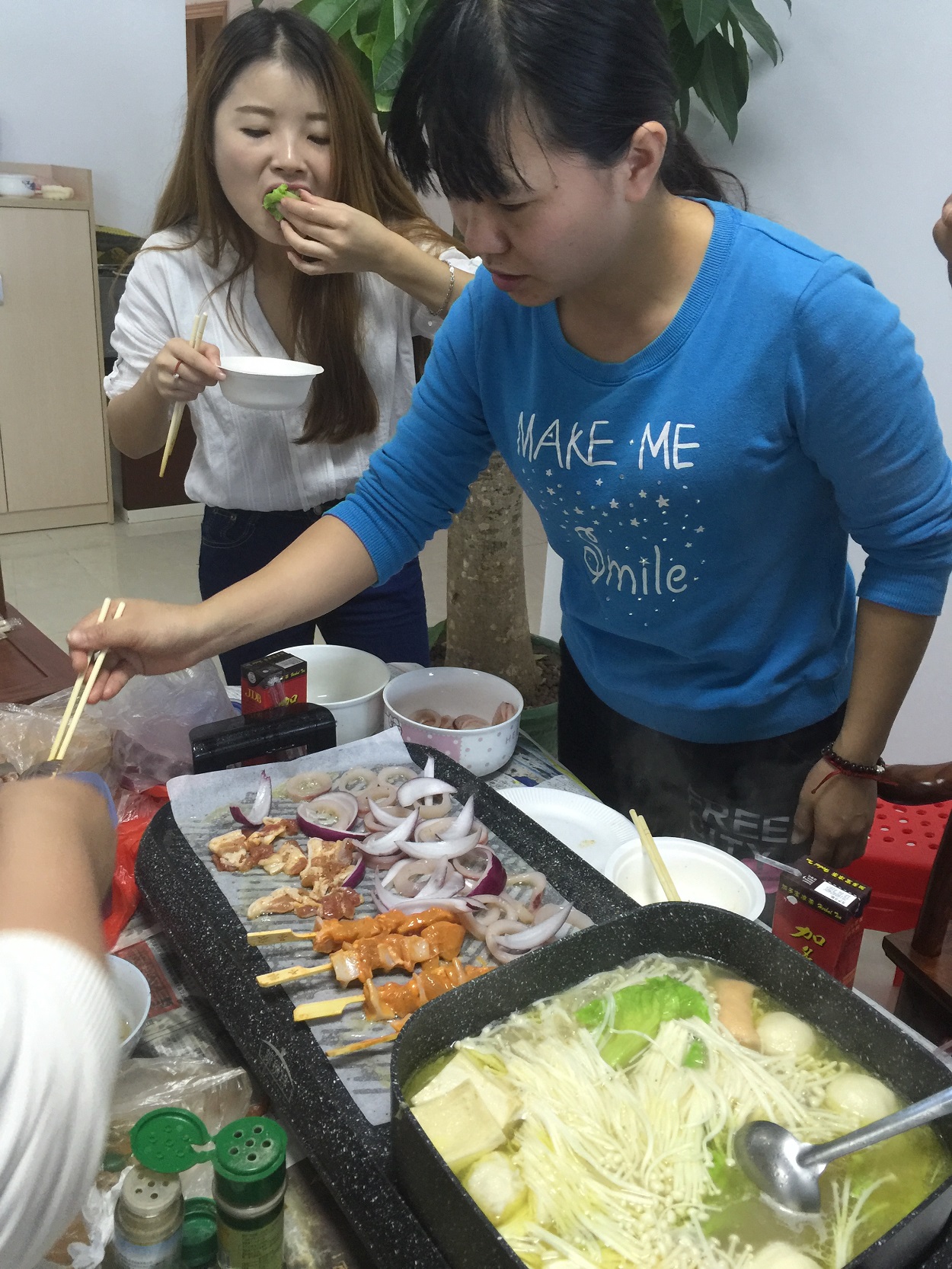時(shí)運(yùn)電子員工自助燒烤大餐，生活多姿多彩